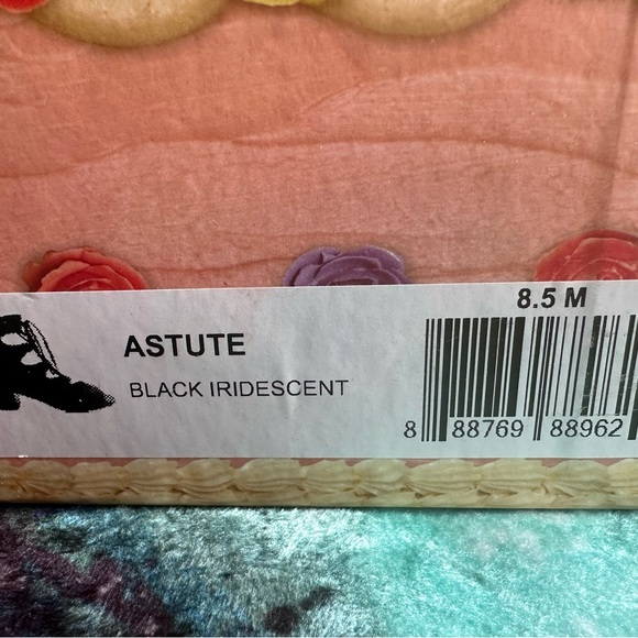 Black Patent Iridescent open lace bootie - very fun and comfortable to wear - Picture 4 of 5